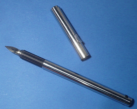Plume or. Des années 70. La mode était à ces stylos fins.
