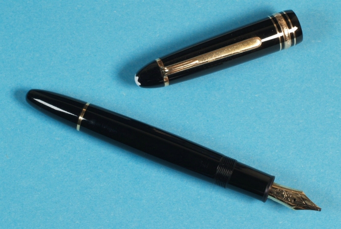 Obligatoire, ici avec une plume large très agréable.