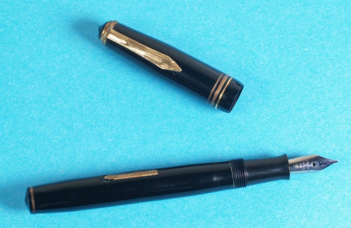 Plume Acier très souple.
