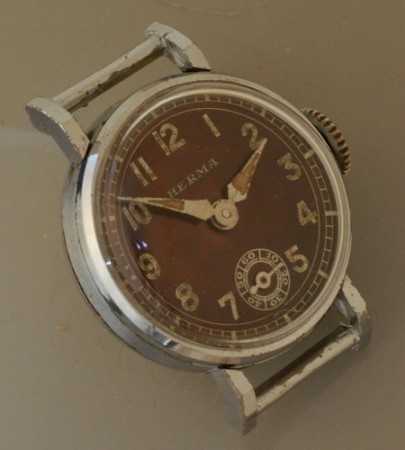 Petite montre Herma type militaire. 